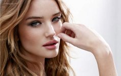 rosie-huntington-whiteley_1.jpg